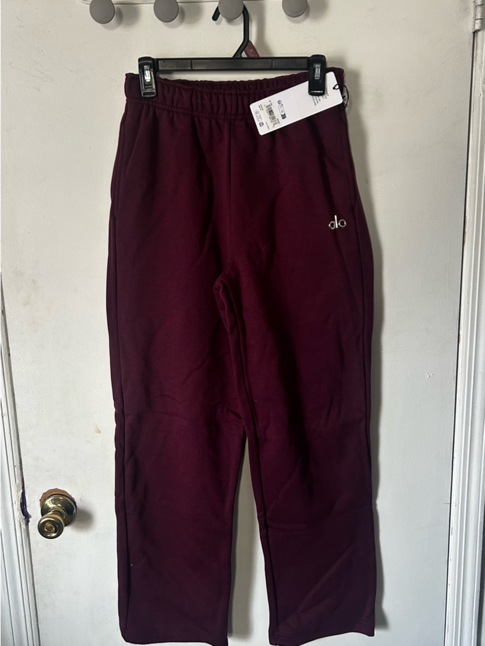 ALO Yoga Straight Leg Accolade Pants